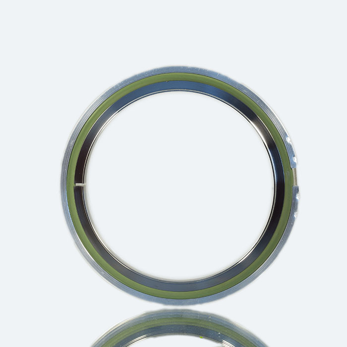 Trapped centering ring
